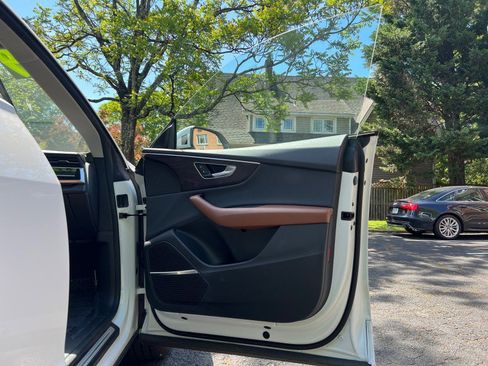 Used 2019 Audi Q8 Premium Plus w/ Premium Plus AWD/4WD image 14