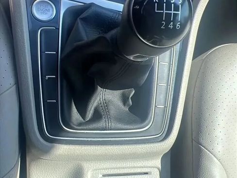 Used 2020 Volkswagen Golf 4-Door image 21