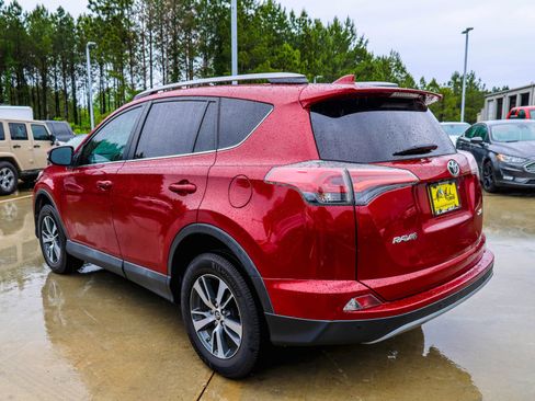 Used 2018 Toyota RAV4 XLE FWD image 5
