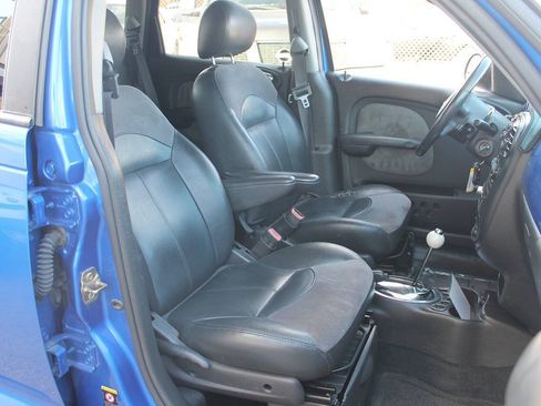 Used 2004 Chrysler PT Cruiser Limited FWD image 32
