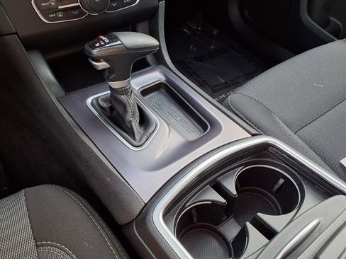 Used 2017 Dodge Charger SE image 11
