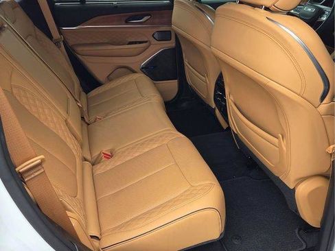 Used 2023 Jeep Grand Cherokee Summit AWD/4WD image 17