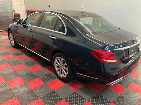 Used 2017 Mercedes-Benz E 300 4MATIC image 4