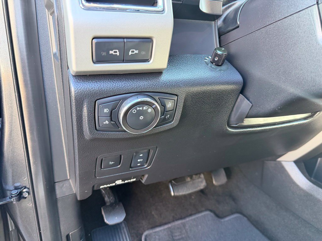 Used 2018 Ford F350 Lariat w/ Lariat Ultimate Package AWD/4WD image 16