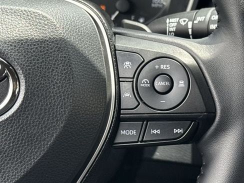 Used 2025 Toyota Corolla SE FWD image 15