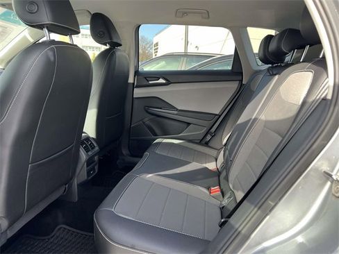 Certified 2022 Volkswagen Taos SE w/ IQ.Drive SE Package image 11