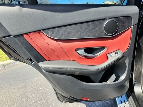 Used 2022 Mercedes-Benz GLC 300 4MATIC image 25