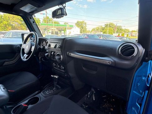 Used 2015 Jeep Wrangler Sport w/ Quick Order Package 24S AWD/4WD image 16