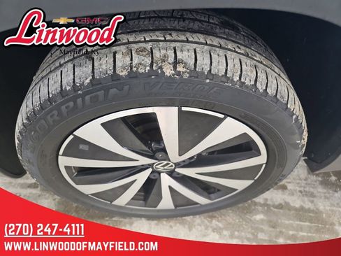 Used 2022 Volkswagen Taos SE AWD/4WD image 6