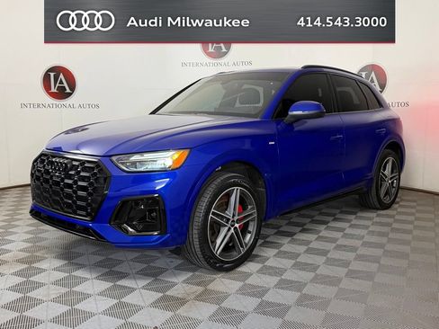 Used 2024 Audi Q5 e Premium Plus w/ Premium Plus Package AWD/4WD image 3