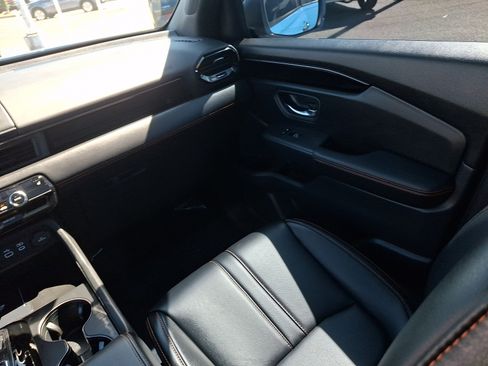 Used 2023 Honda Pilot TrailSport image 12