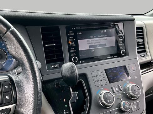 Used 2020 Toyota Sienna XLE Premium FWD image 6