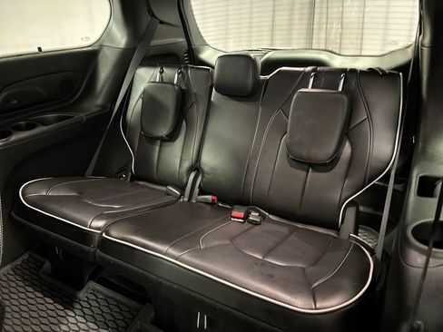 Used 2024 Chrysler Pacifica Limited w/ S Appearance Package image 25