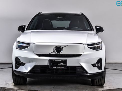 Used 2023 Volvo XC40 Recharge Plus AWD/4WD image 9