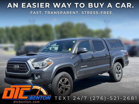Used 2018 Toyota Tacoma TRD Sport AWD/4WD image 4