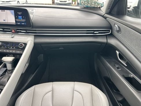 Used 2025 Hyundai Elantra Limited FWD image 16