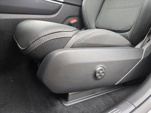 Used 2026 Mercedes-Benz GLC 300 image 4