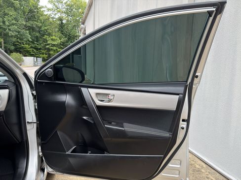 Used 2018 Toyota Corolla LE FWD image 20