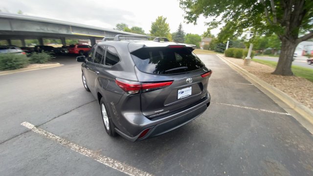 Used 2023 Toyota Highlander LE AWD/4WD image 7