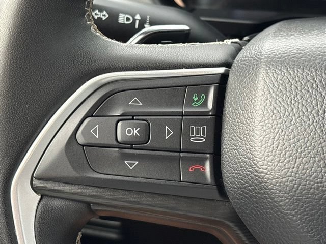 Used 2023 Jeep Grand Cherokee Altitude AWD/4WD image 21