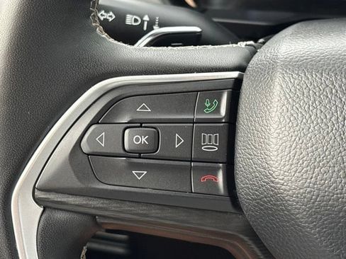 Used 2023 Jeep Grand Cherokee Altitude AWD/4WD image 21