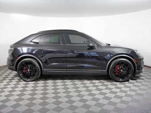 Certified 2025 Porsche Macan 4S Electric AWD/4WD image 8