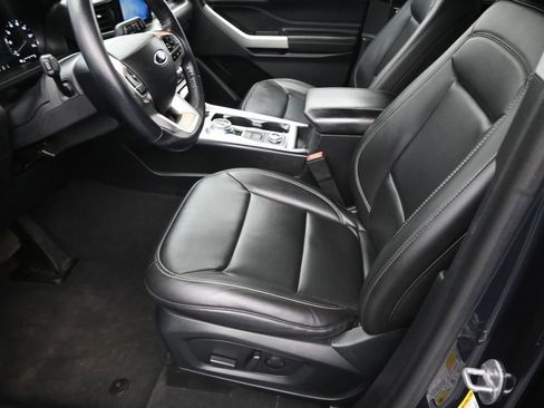 Used 2022 Ford Explorer XLT w/ Equipment Group 202A AWD/4WD image 26