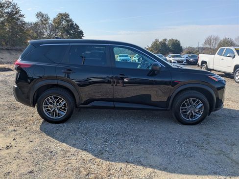 Used 2023 Nissan Rogue S image 2