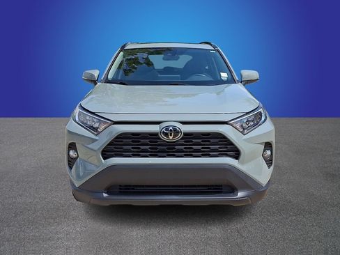 Used 2021 Toyota RAV4 XLE w/ Convenience Package FWD image 2