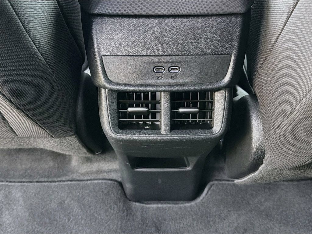 Used 2026 Chevrolet Equinox LT FWD image 40