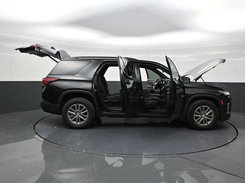 Used 2023 Chevrolet Traverse LT FWD image 28