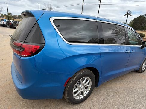 New 2026 Chrysler Pacifica Select FWD image 8