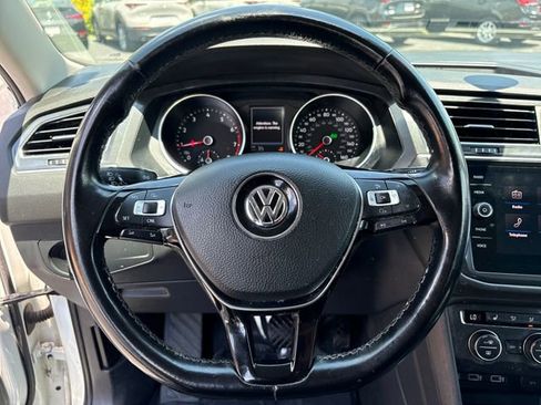 Used 2018 Volkswagen Tiguan SE AWD/4WD image 16