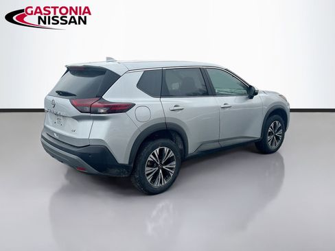 Used 2023 Nissan Rogue SV image 9
