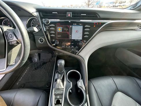 Used 2018 Toyota Camry XLE image 25