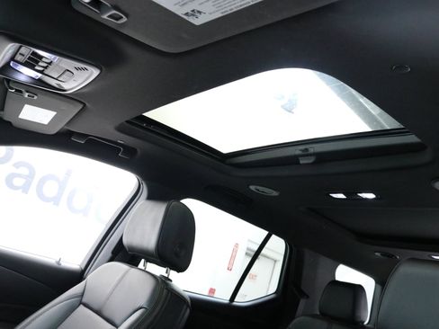 Used 2023 Chevrolet Traverse RS image 25