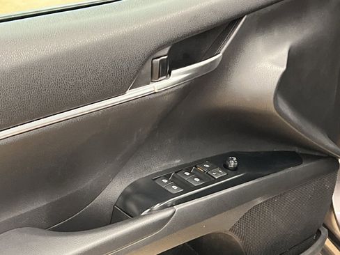 Used 2019 Toyota Camry SE image 14