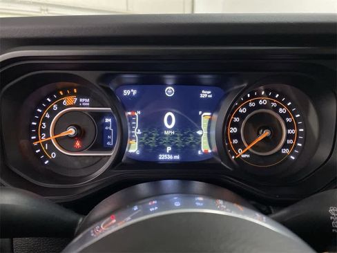 Used 2025 Jeep Wrangler Sahara image 27