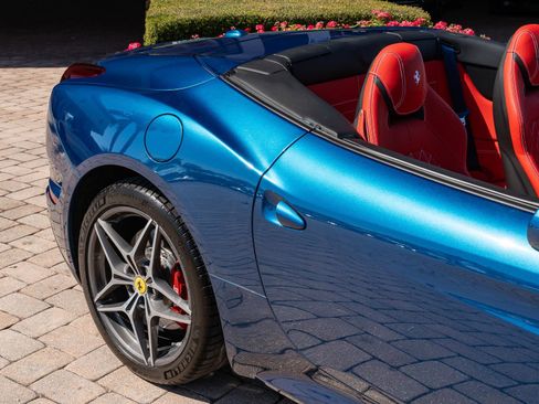 Used 2016 Ferrari California T image 13