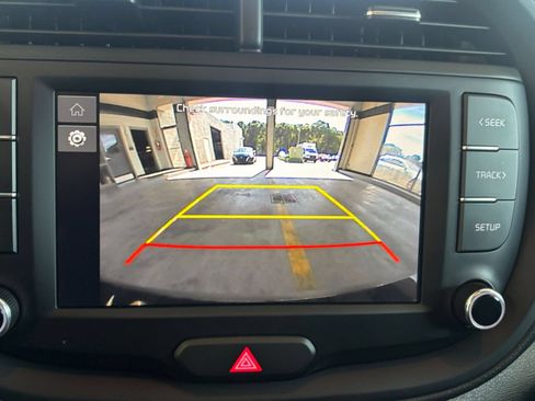 Used 2025 Kia Soul LX w/ LX Technology Package FWD image 21