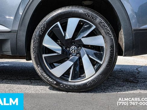 Used 2024 Volkswagen Atlas Cross Sport SE FWD image 17