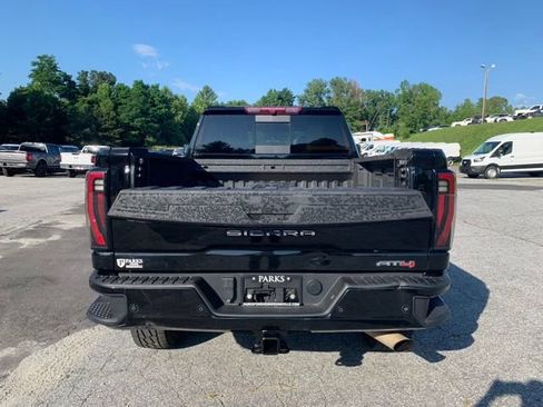 Used 2024 GMC Sierra 3500 AT4 w/ AT4 Preferred Package AWD/4WD image 9