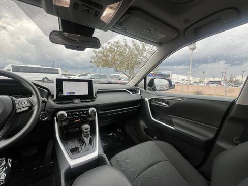 Used 2025 Toyota RAV4 XLE image 37