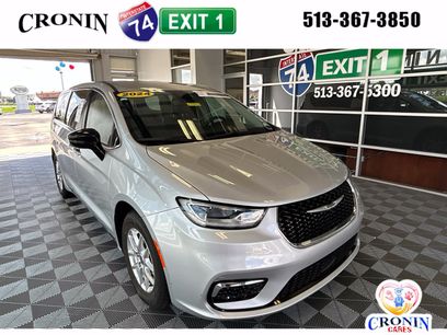 Used 2024 Chrysler Pacifica Touring-L