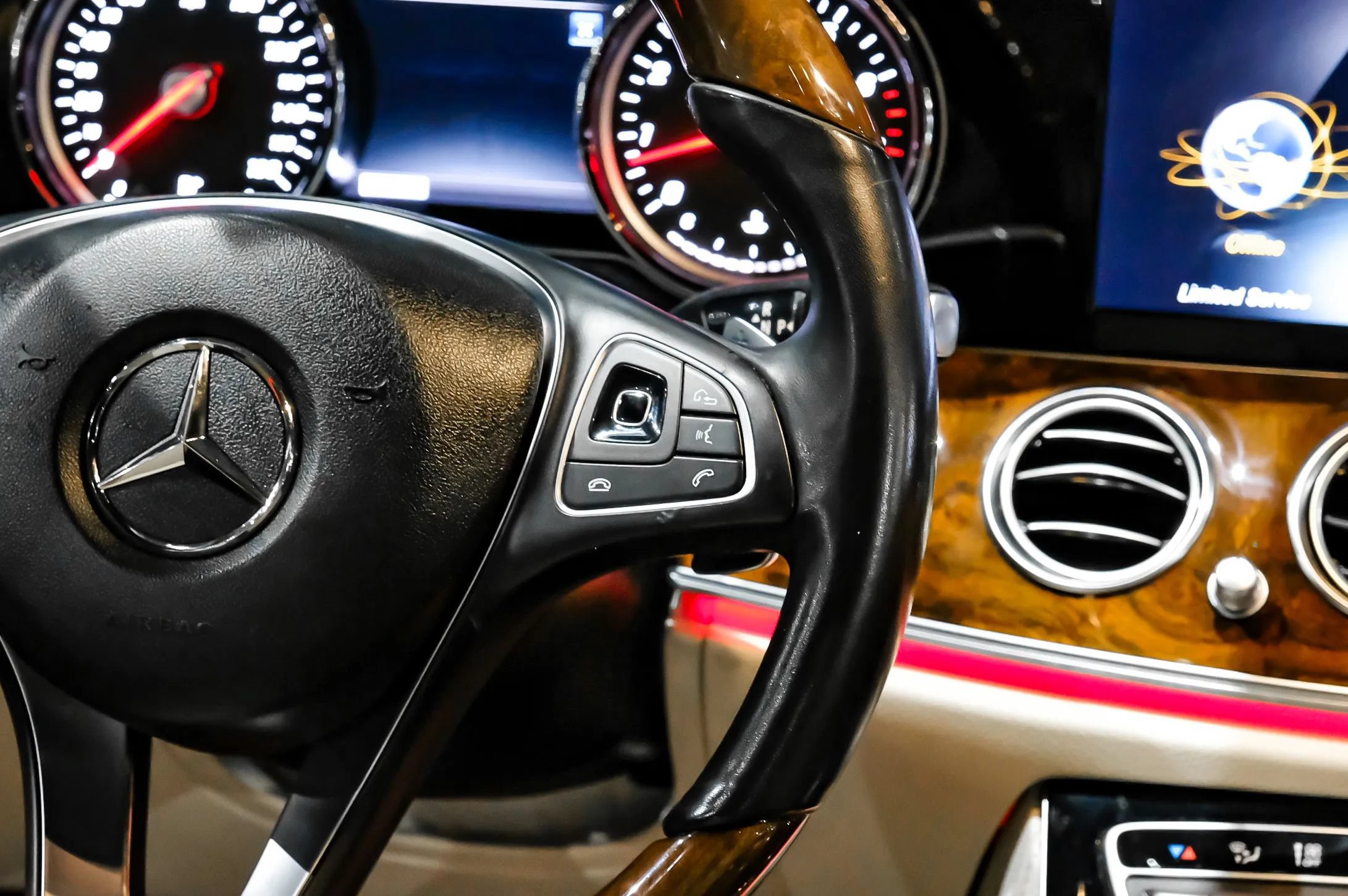 Used 2018 Mercedes-Benz E 300 image 18