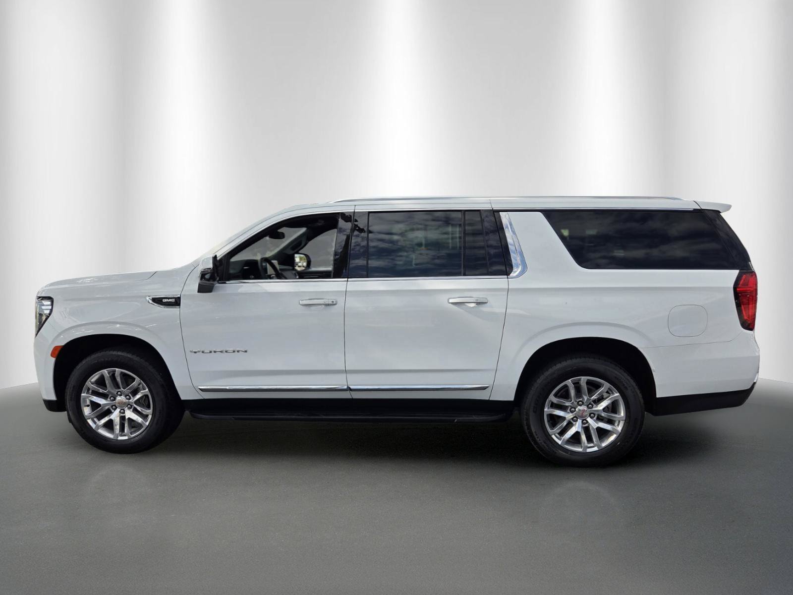 Used 2024 GMC Yukon XL SLT w/ SLT Luxury Package AWD/4WD image 4