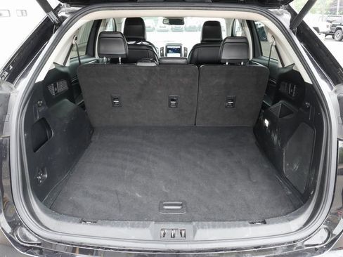 Used 2022 Ford Edge Titanium image 11