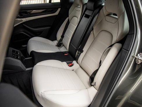 Certified 2025 Porsche Panamera image 30