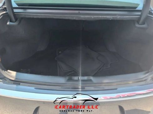 Used 2018 Chrysler 300 Limited RWD image 16