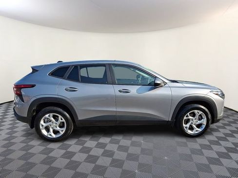 Used 2024 Chevrolet Trax LS w/ LS Convenience Package FWD image 7
